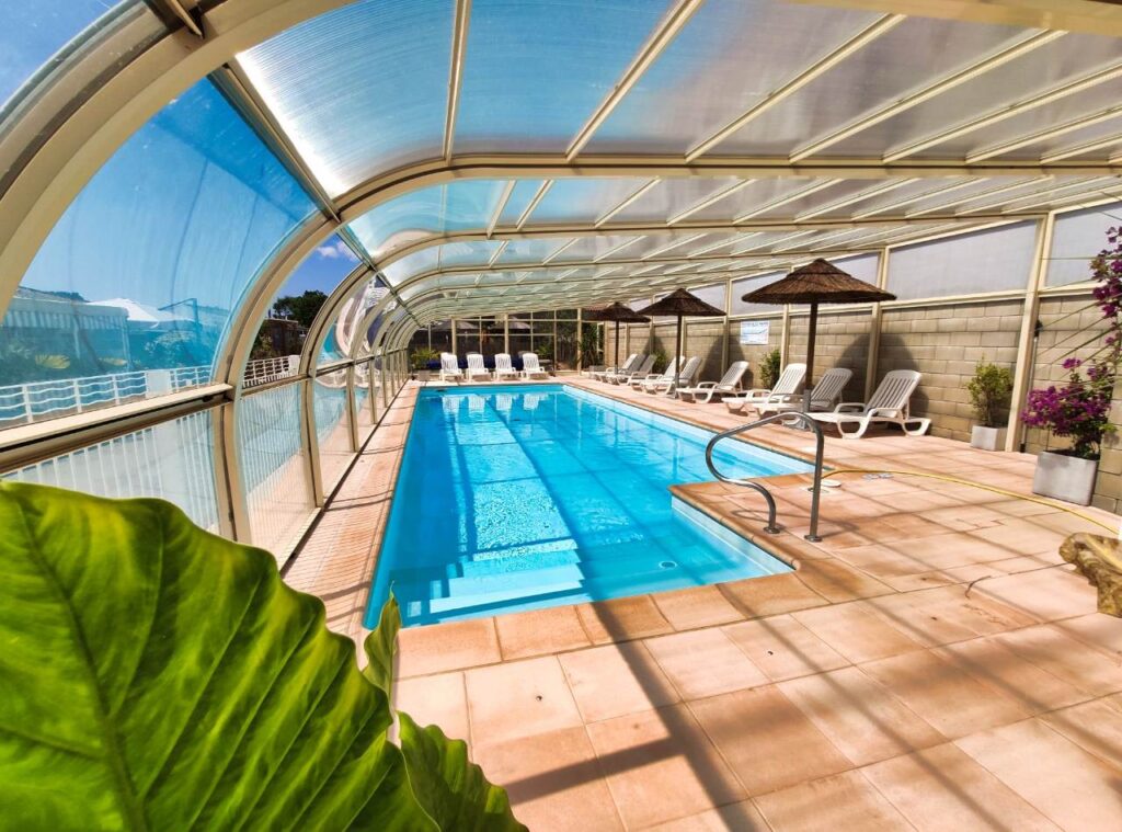 Piscine couverte camping le Bernier